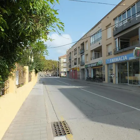 Bonito De 2 En Con Estacionamiento, Aire Acondicionado, Cerca Del Centro Y De La Playa - Es-204-46 *