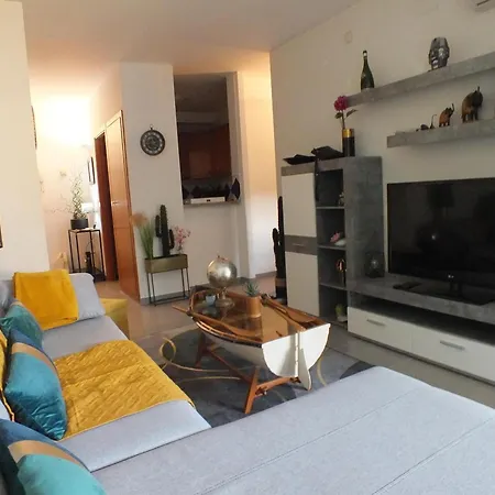 Bonito De 2 En Con Estacionamiento, Aire Acondicionado, Cerca Del Centro Y De La Playa - Es-204-46 Apartament